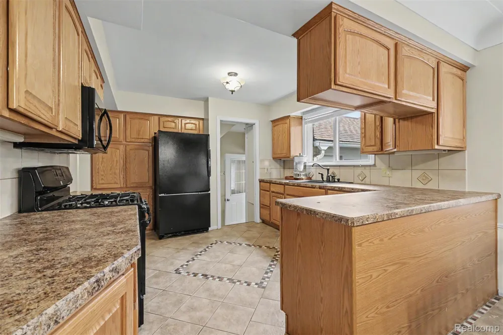 7136 Rosedale Boulevard Allen Park City, MI 48101