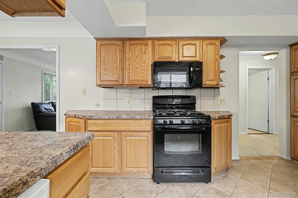 7136 Rosedale Boulevard Allen Park City, MI 48101