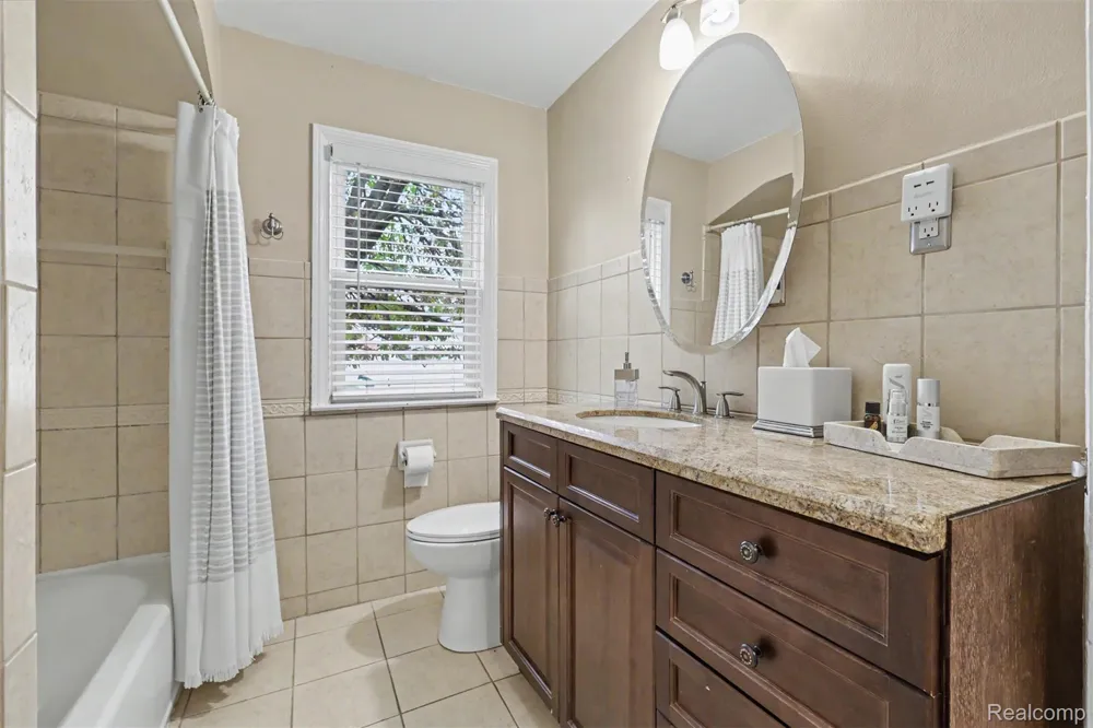 7136 Rosedale Boulevard Allen Park City, MI 48101