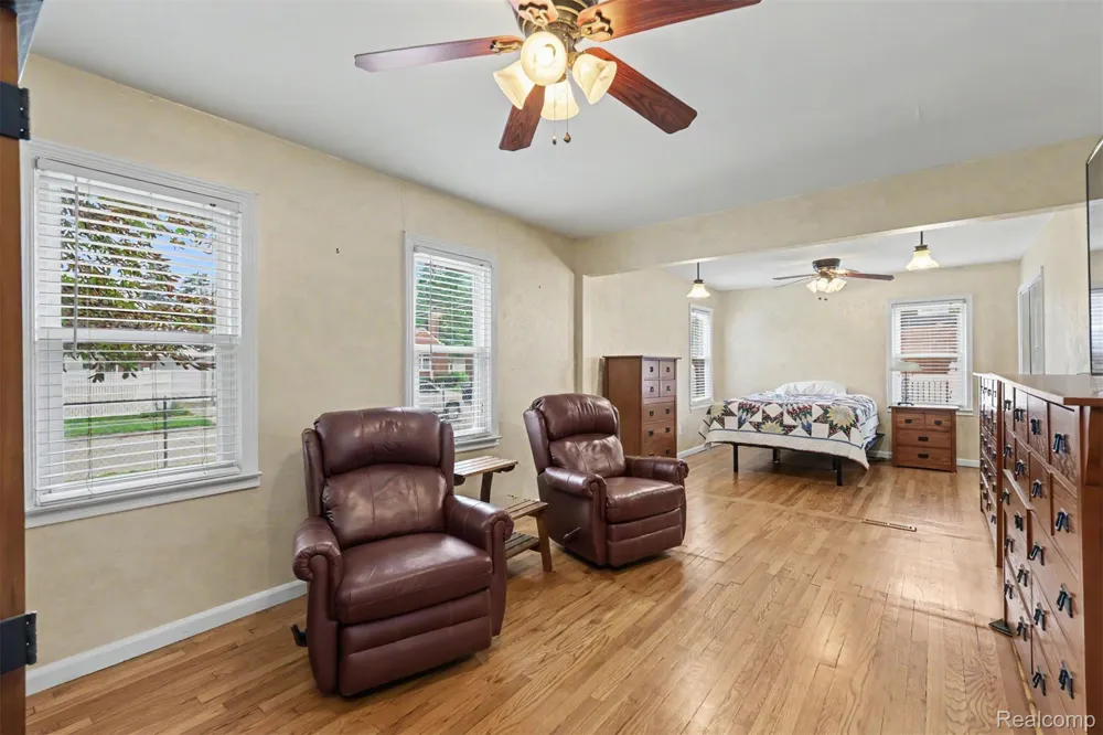 7136 Rosedale Boulevard Allen Park City, MI 48101