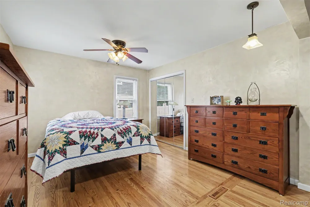 7136 Rosedale Boulevard Allen Park City, MI 48101