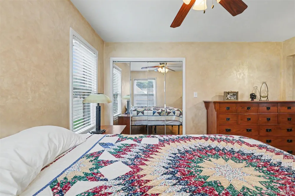 7136 Rosedale Boulevard Allen Park City, MI 48101