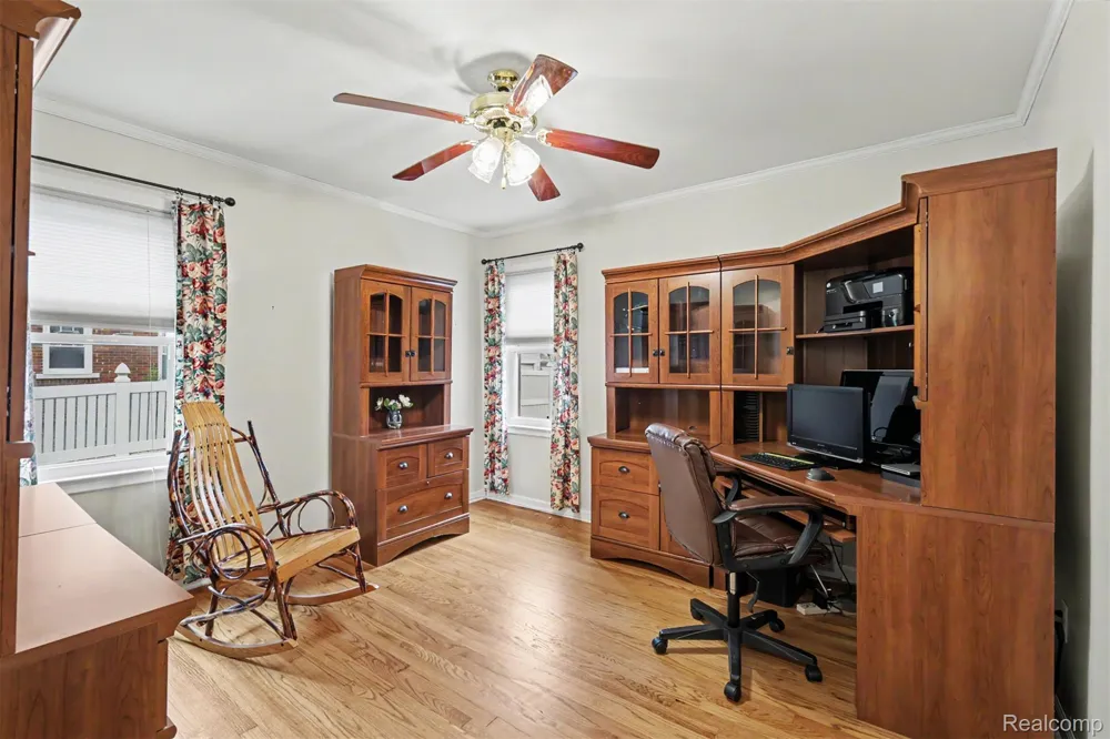 7136 Rosedale Boulevard Allen Park City, MI 48101