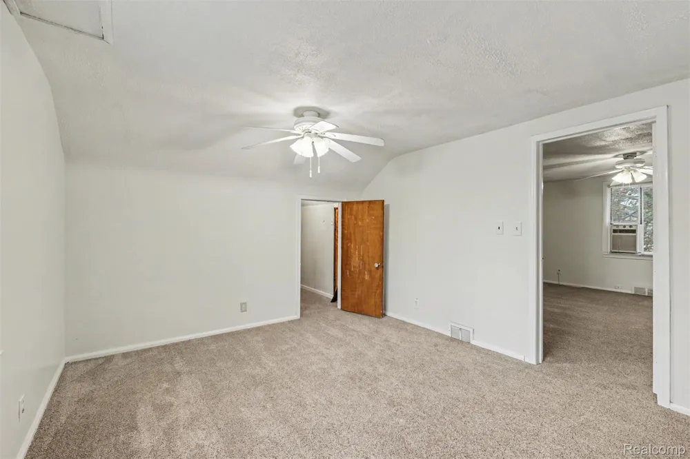 7136 Rosedale Boulevard Allen Park City, MI 48101