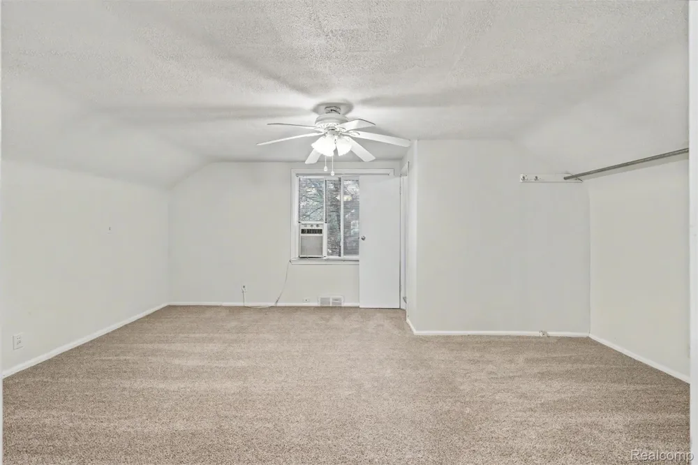 7136 Rosedale Boulevard Allen Park City, MI 48101
