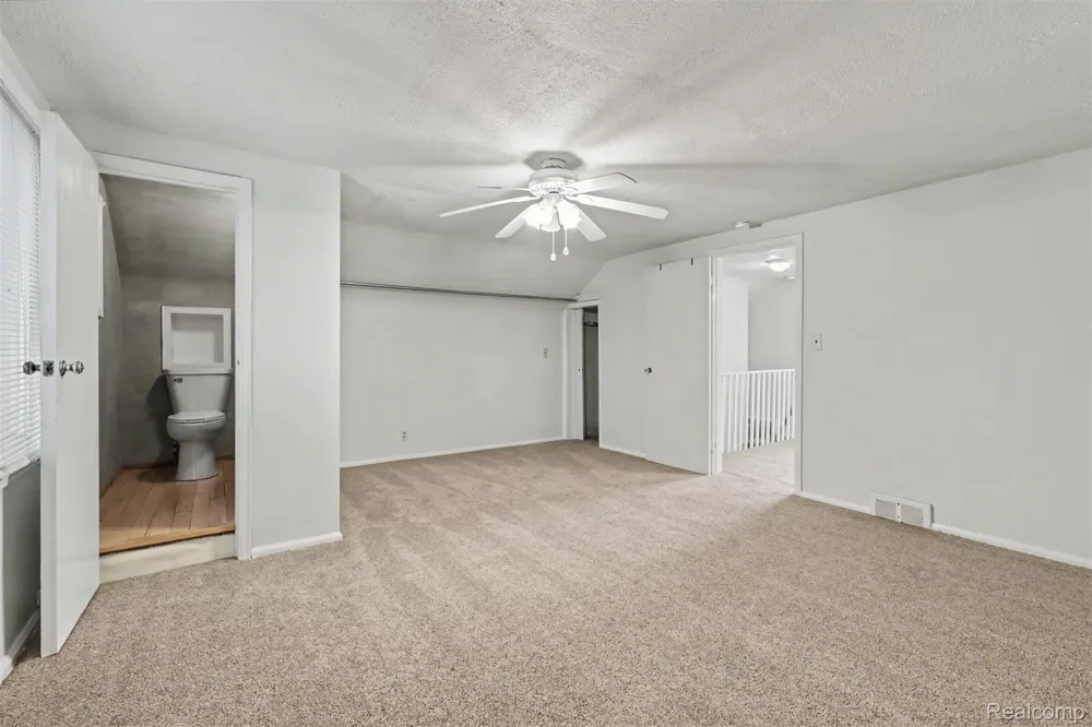 7136 Rosedale Boulevard Allen Park City, MI 48101