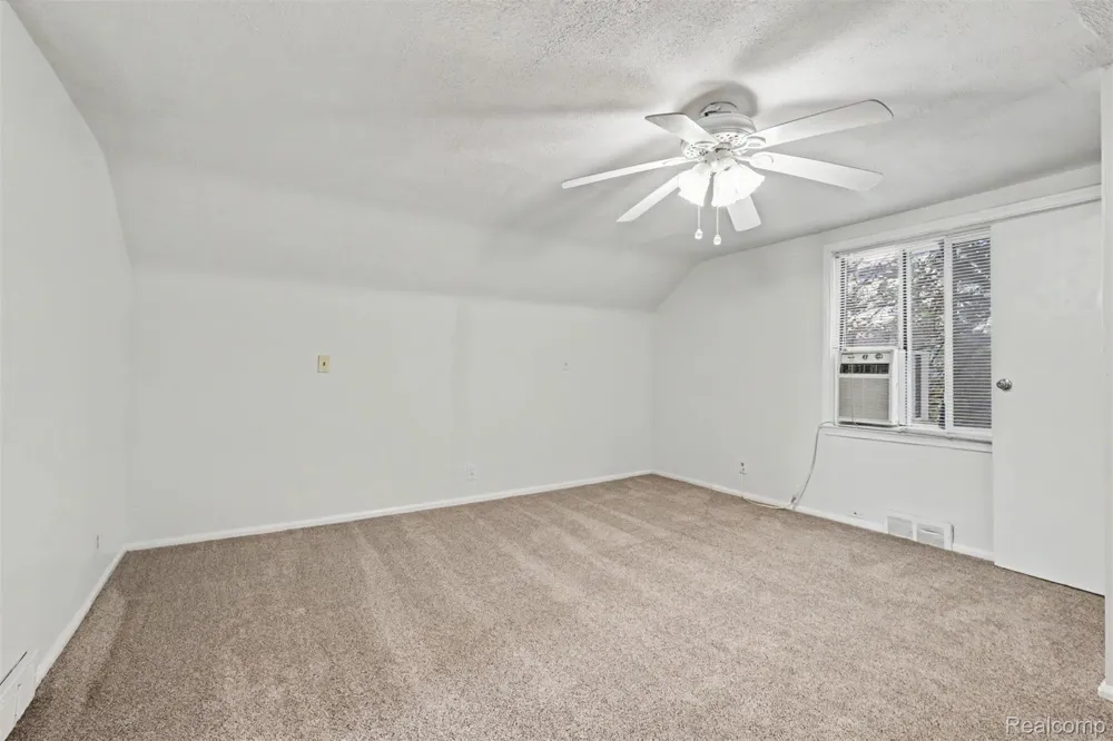 7136 Rosedale Boulevard Allen Park City, MI 48101