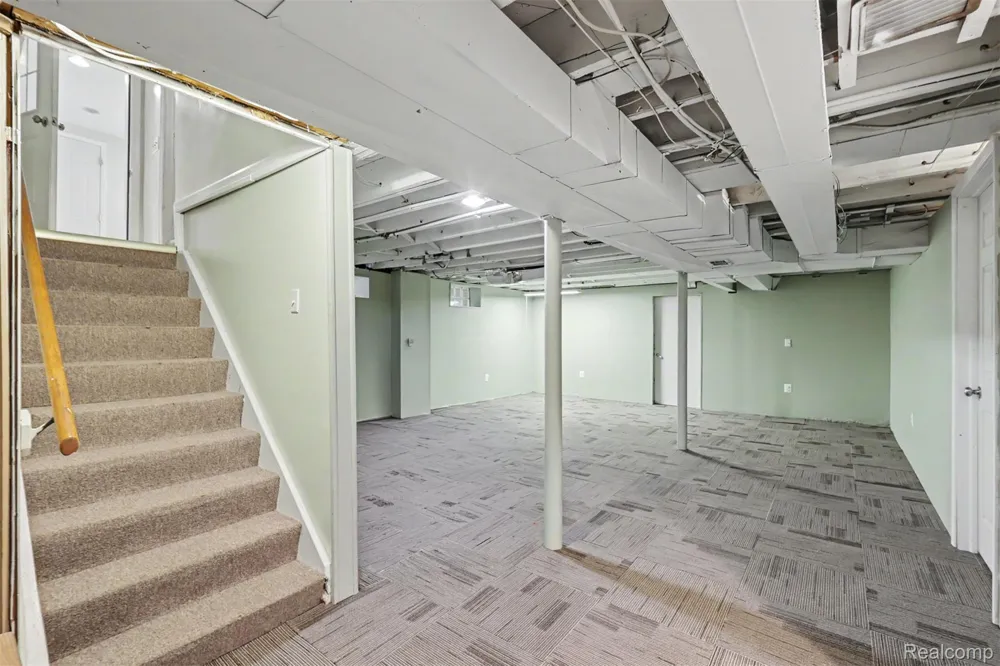 7136 Rosedale Boulevard Allen Park City, MI 48101