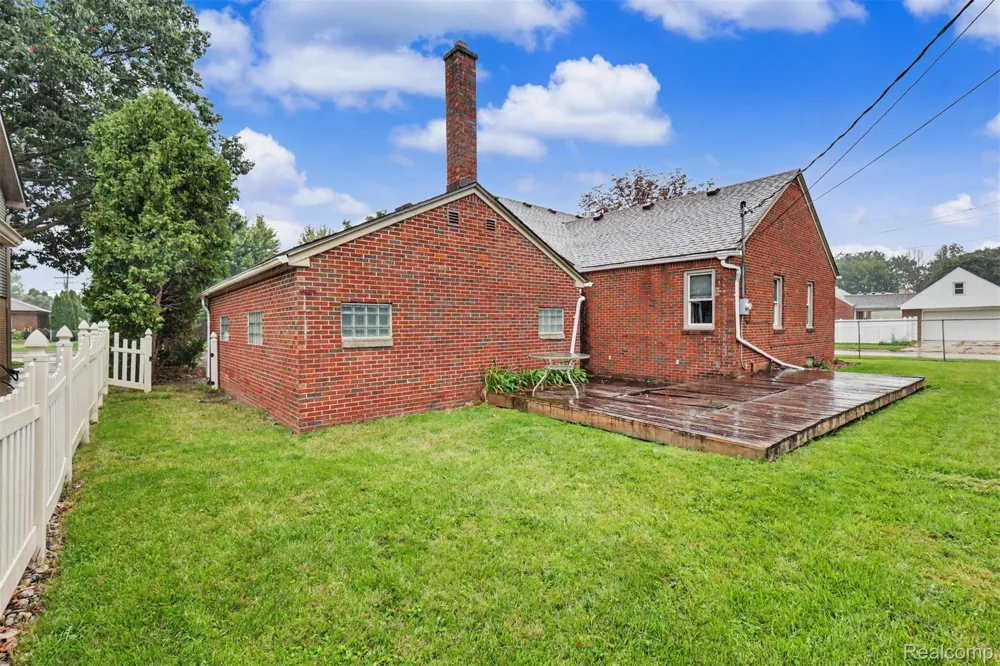 7136 Rosedale Boulevard Allen Park City, MI 48101