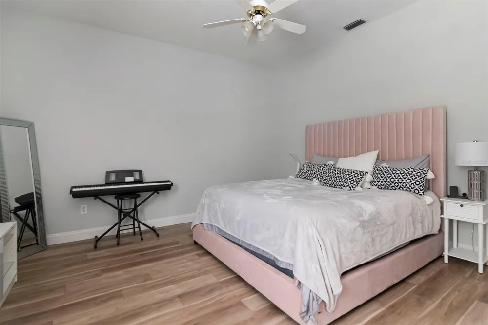 10017 KINGSHYRE WAY Tampa, FL 33647