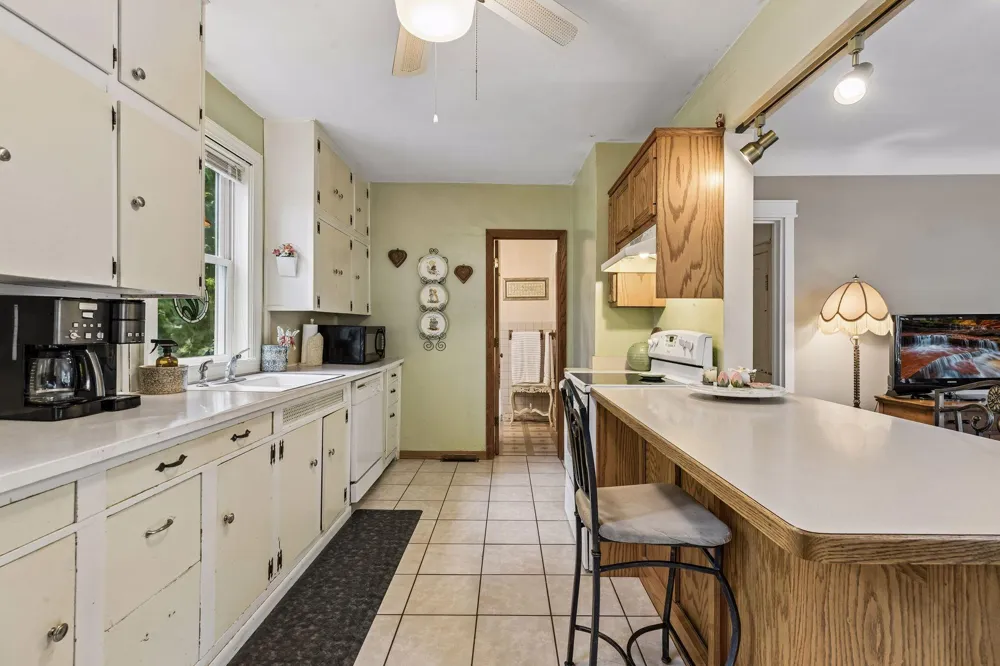 5329 Bryant Street Maple Plain, MN 55359
