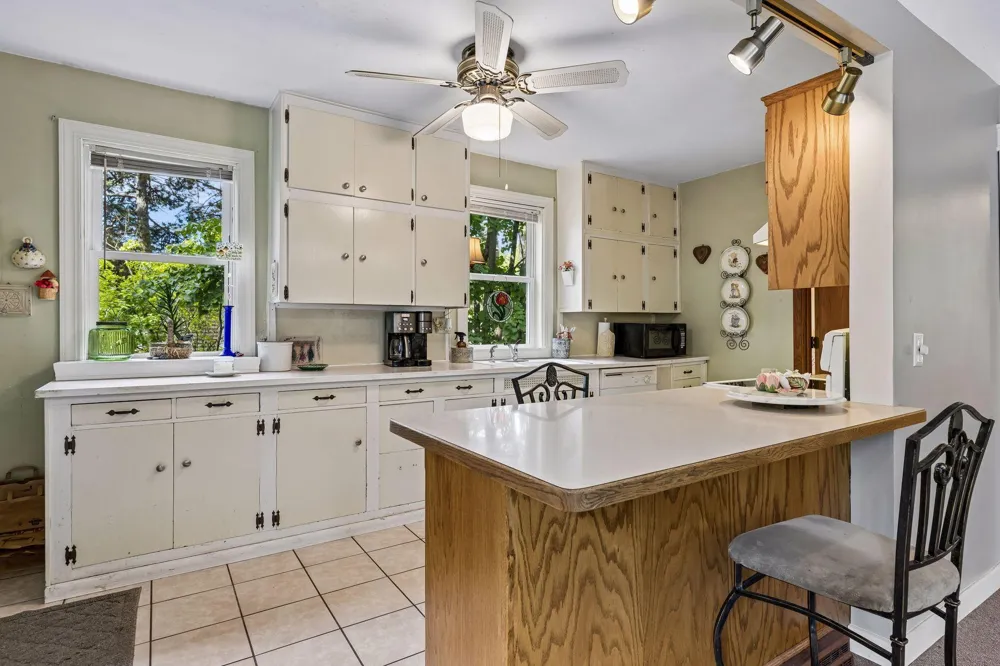 5329 Bryant Street Maple Plain, MN 55359