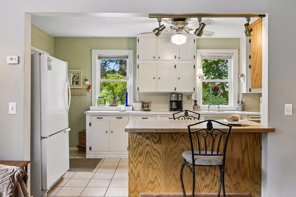 5329 Bryant Street Maple Plain, MN 55359