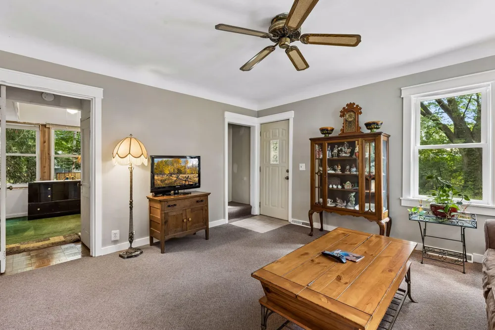 5329 Bryant Street Maple Plain, MN 55359