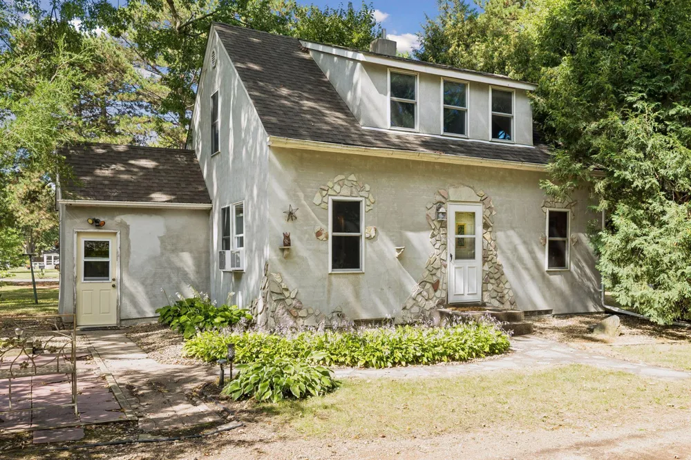 5329 Bryant Street Maple Plain, MN 55359
