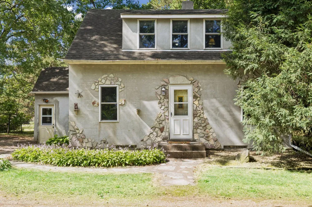 5329 Bryant Street Maple Plain, MN 55359