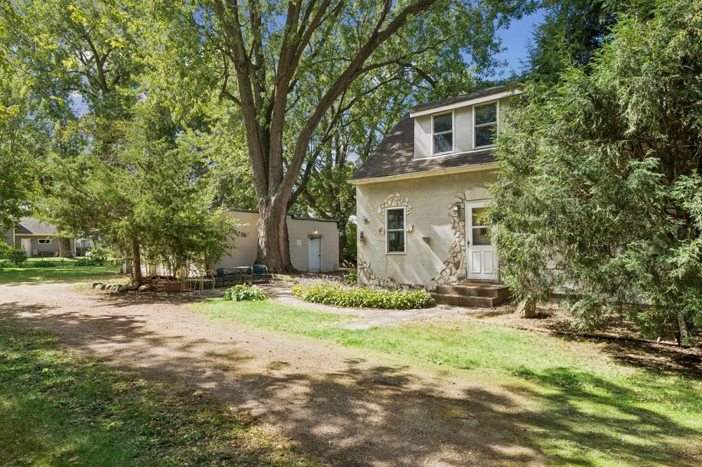 5329 Bryant Street Maple Plain, MN 55359