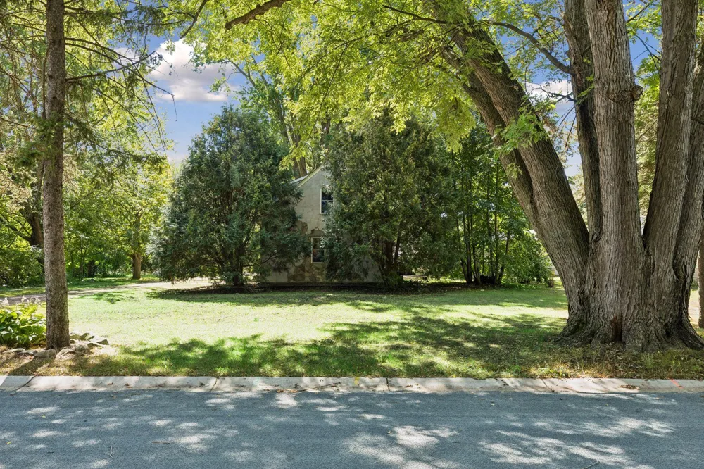 5329 Bryant Street Maple Plain, MN 55359