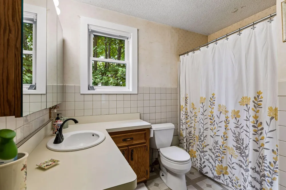 5329 Bryant Street Maple Plain, MN 55359