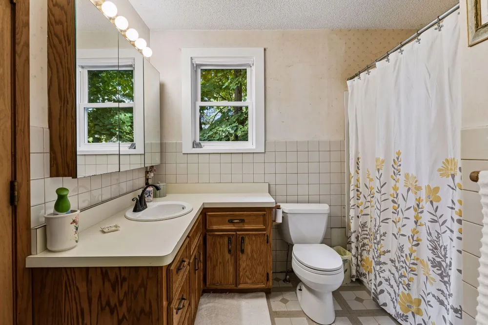5329 Bryant Street Maple Plain, MN 55359