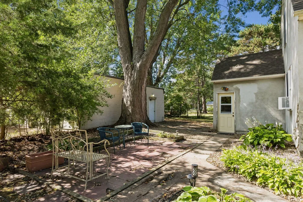 5329 Bryant Street Maple Plain, MN 55359