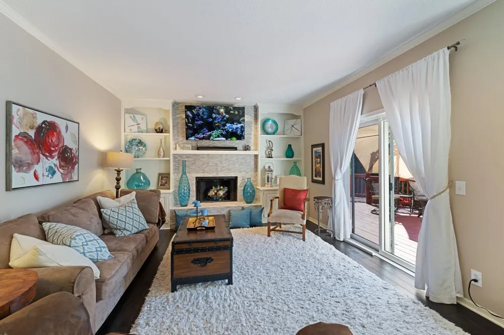 4086 Deerwood Trail Eagan, MN 55122
