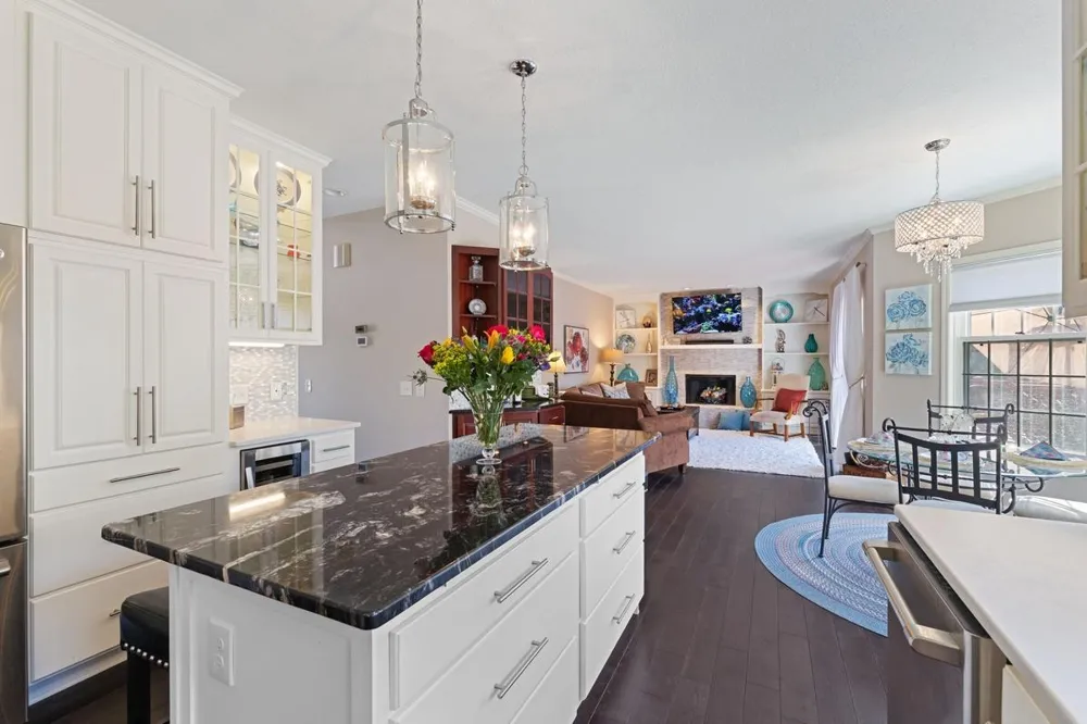 4086 Deerwood Trail Eagan, MN 55122