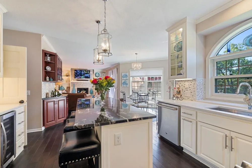 4086 Deerwood Trail Eagan, MN 55122