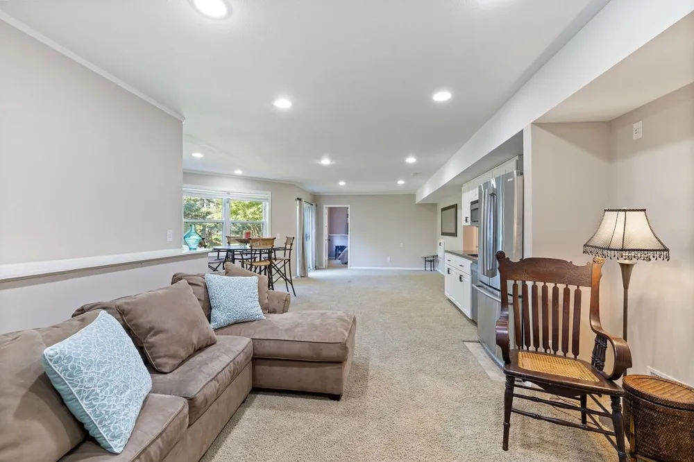 4086 Deerwood Trail Eagan, MN 55122