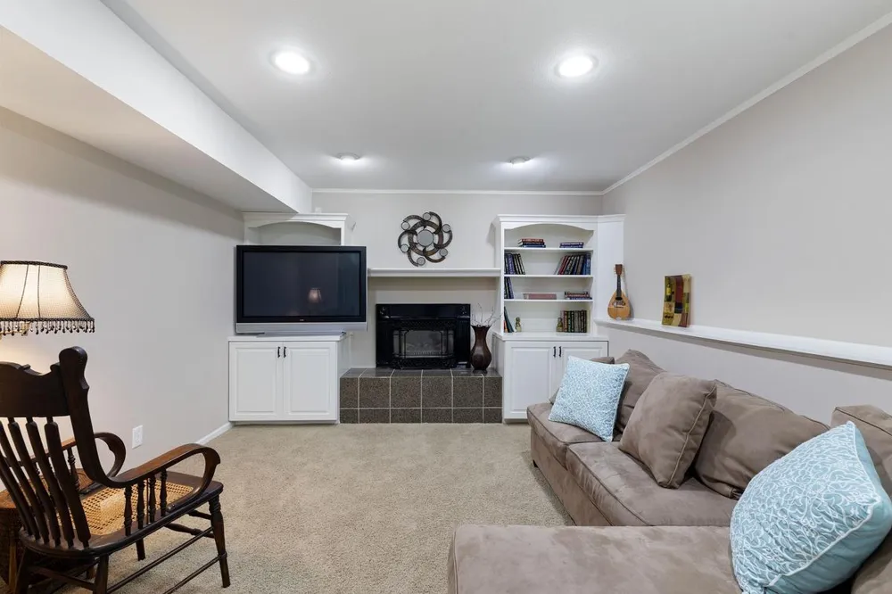 4086 Deerwood Trail Eagan, MN 55122