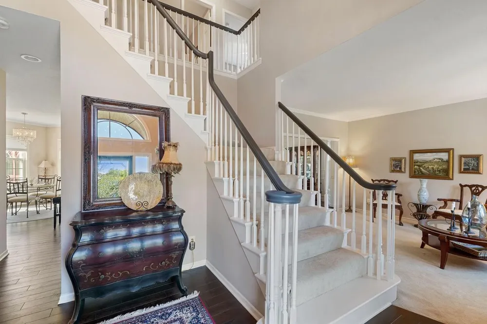 4086 Deerwood Trail Eagan, MN 55122