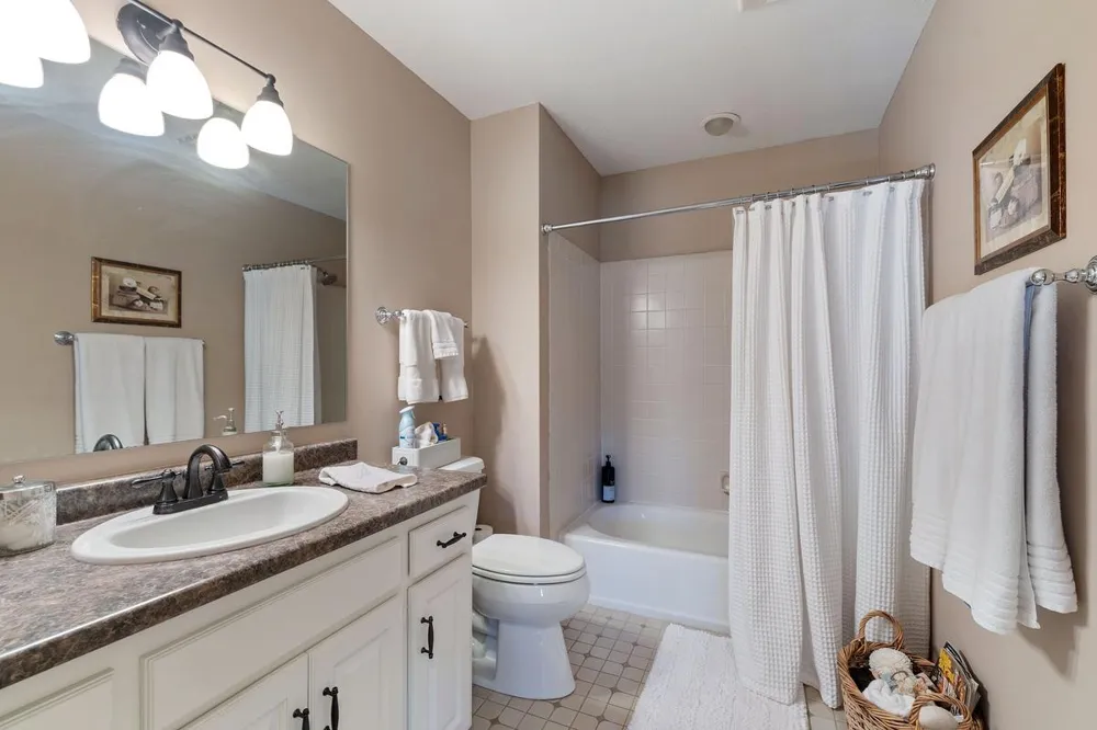4086 Deerwood Trail Eagan, MN 55122