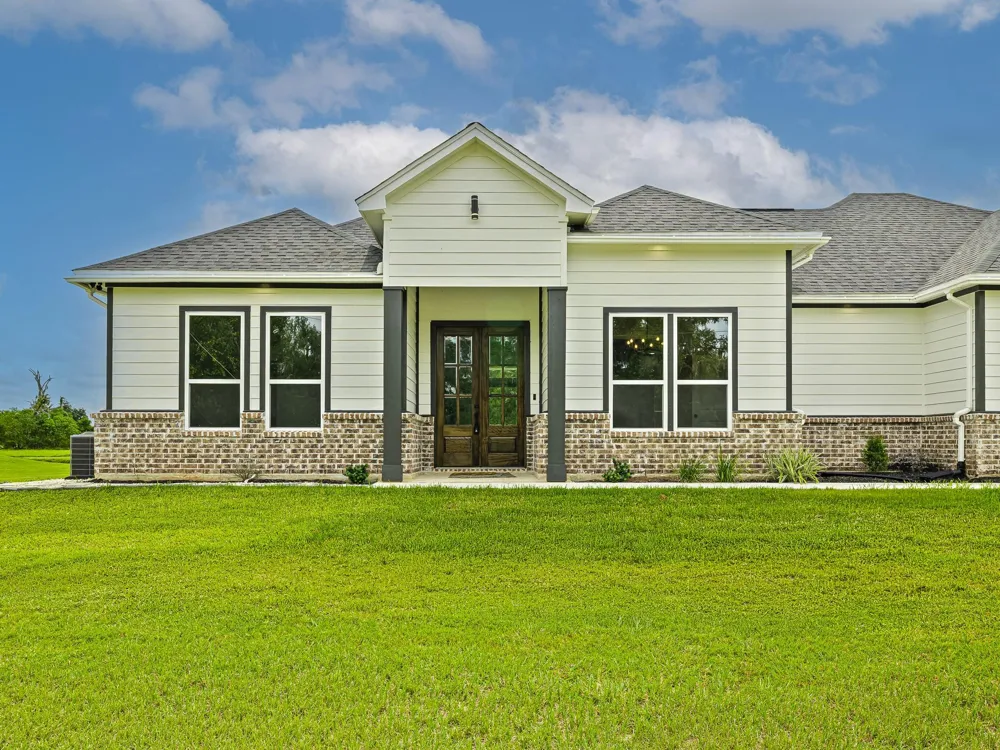 500 Campfire Trail Angleton, TX 77515