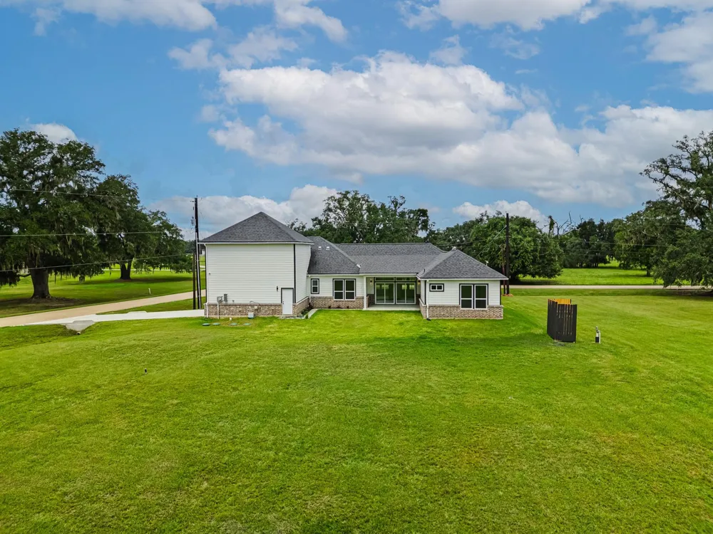 500 Campfire Trail Angleton, TX 77515