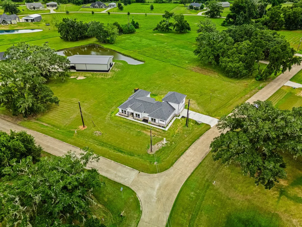500 Campfire Trail Angleton, TX 77515