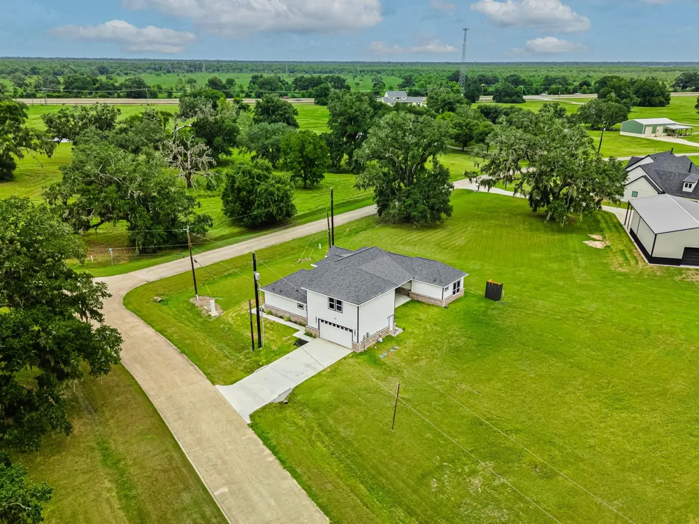 500 Campfire Trail Angleton, TX 77515