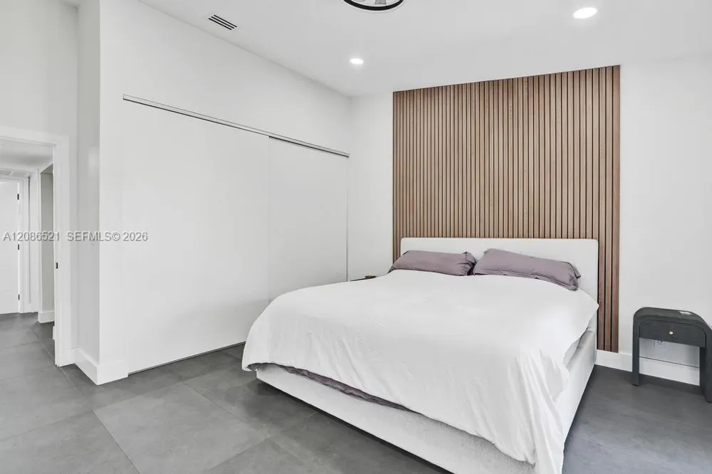 2723 NE 164th St #77 North Miami Beach, FL 33160