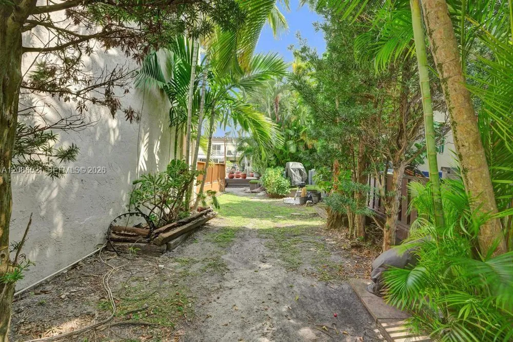 2723 NE 164th St #77 North Miami Beach, FL 33160