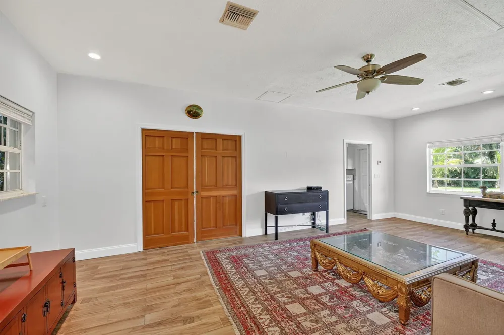 6225 Pine Drive #Cottage Lake Worth, FL 33462