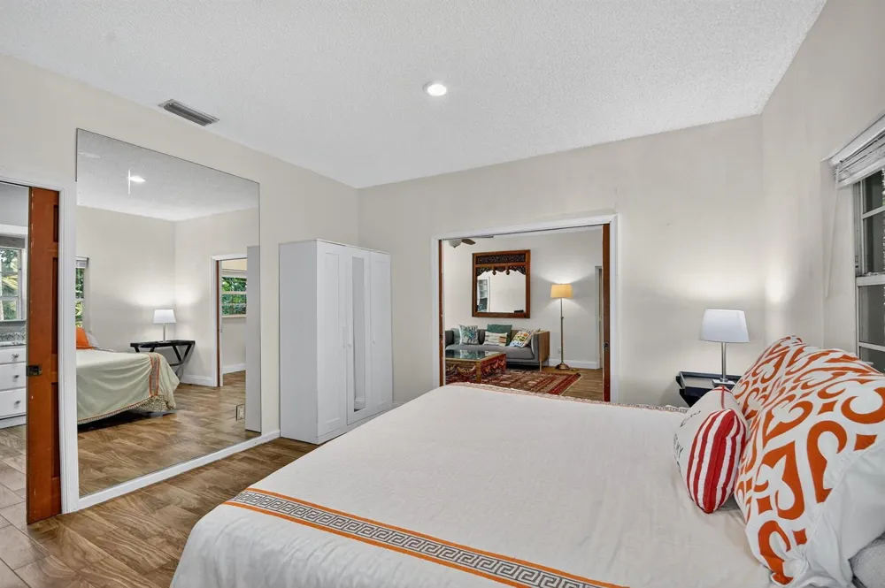 6225 Pine Drive #Cottage Lake Worth, FL 33462