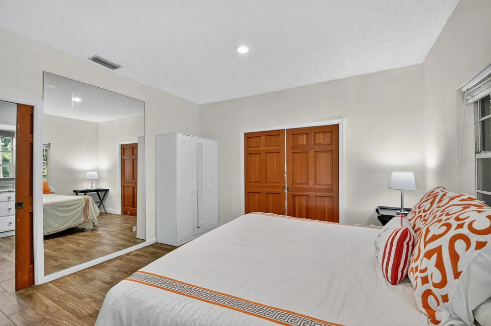 6225 Pine Drive #Cottage Lake Worth, FL 33462