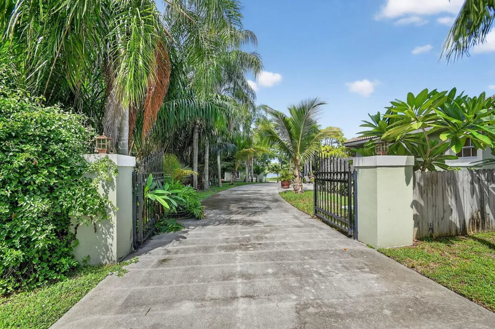 6225 Pine Drive #Cottage Lake Worth, FL 33462
