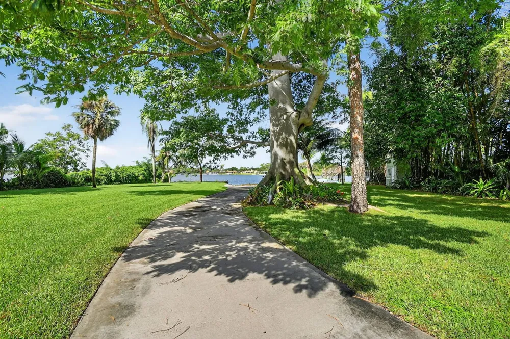 6225 Pine Drive #Cottage Lake Worth, FL 33462