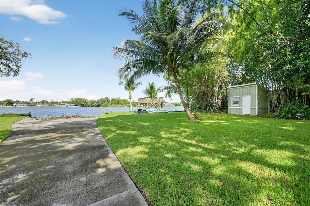 6225 Pine Drive #Cottage Lake Worth, FL 33462