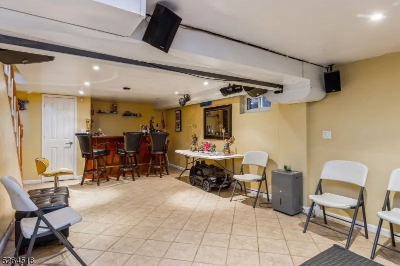 719 W Blancke St Linden City, NJ 07036