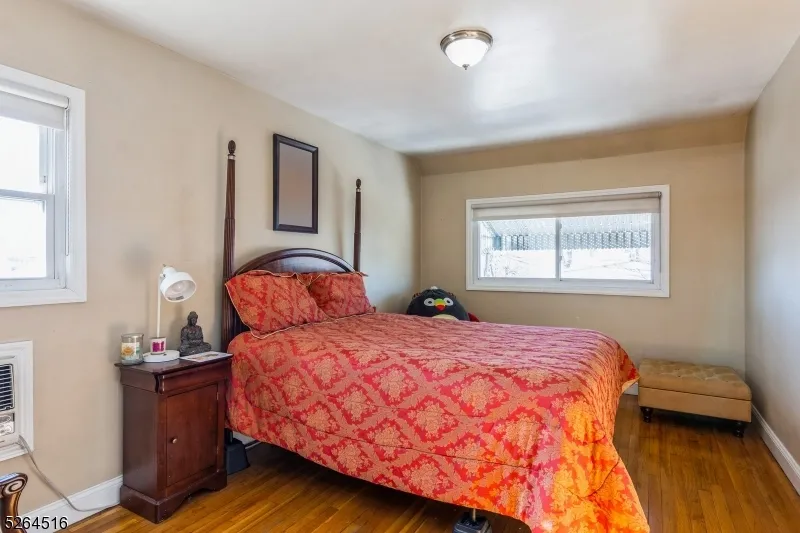 719 W Blancke St Linden City, NJ 07036