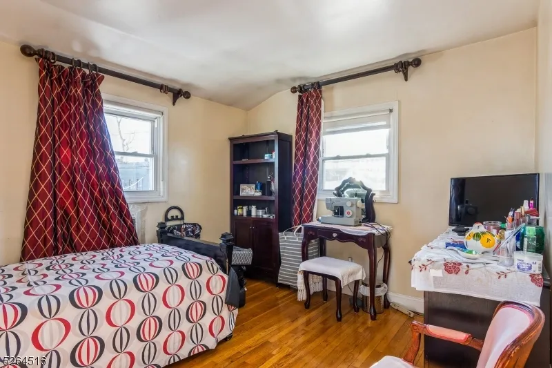 719 W Blancke St Linden City, NJ 07036