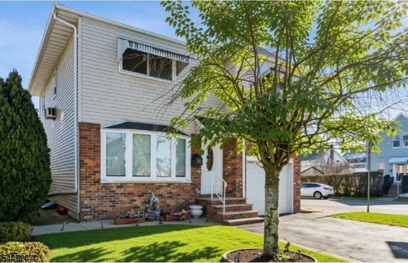 719 W Blancke St Linden City, NJ 07036