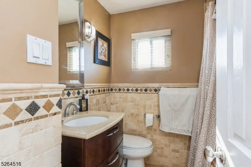 719 W Blancke St Linden City, NJ 07036