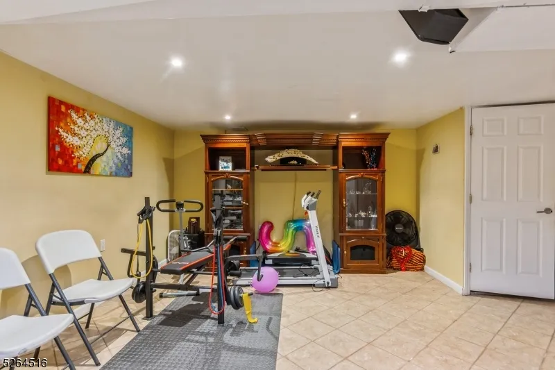 719 W Blancke St Linden City, NJ 07036